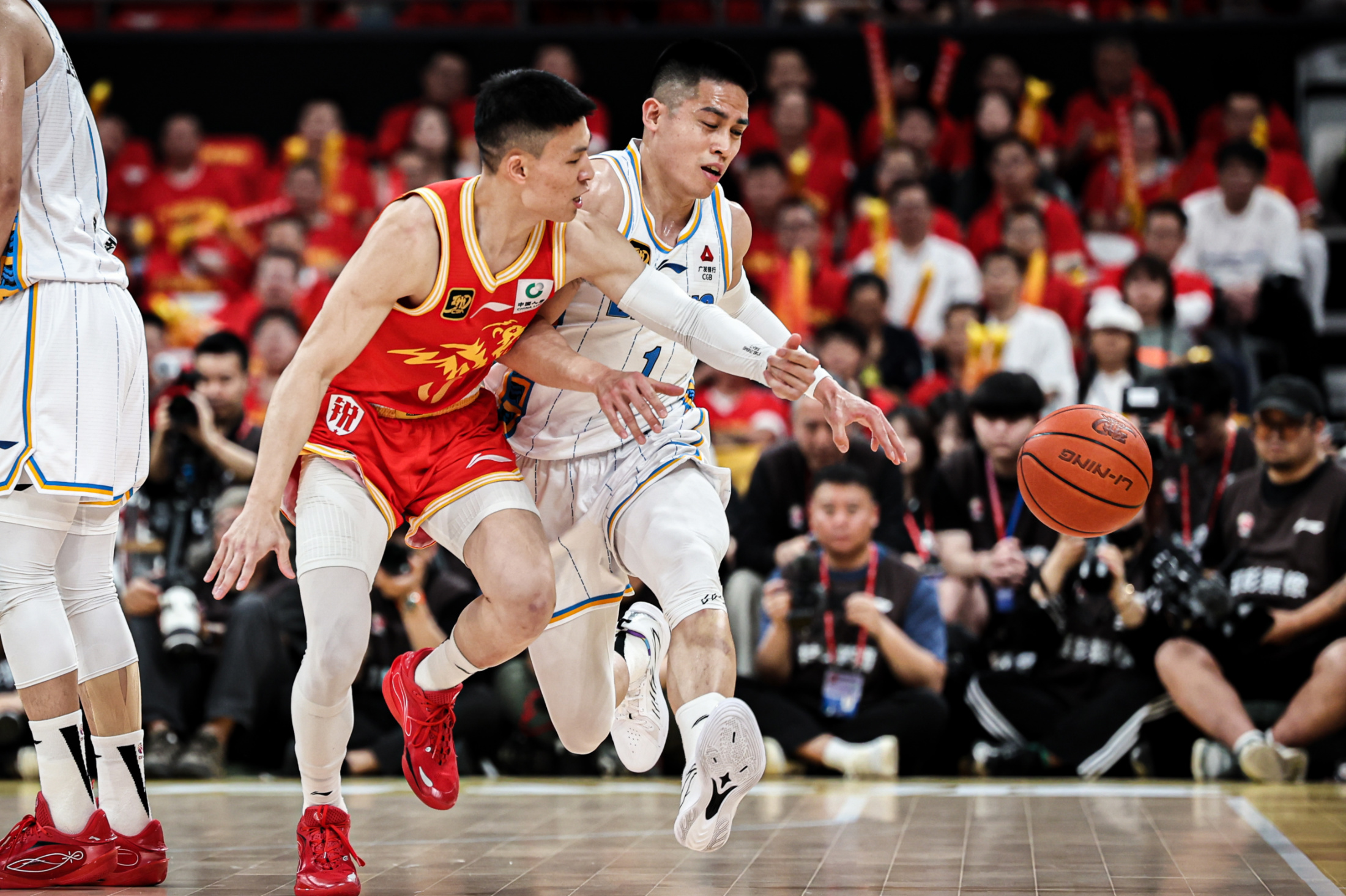 关于冲刺阶段金州勇士备战欧篮联犹他爵士主帅复盘备战CBA常规赛，网友：风云突变金州勇士赛前门线救险的信息