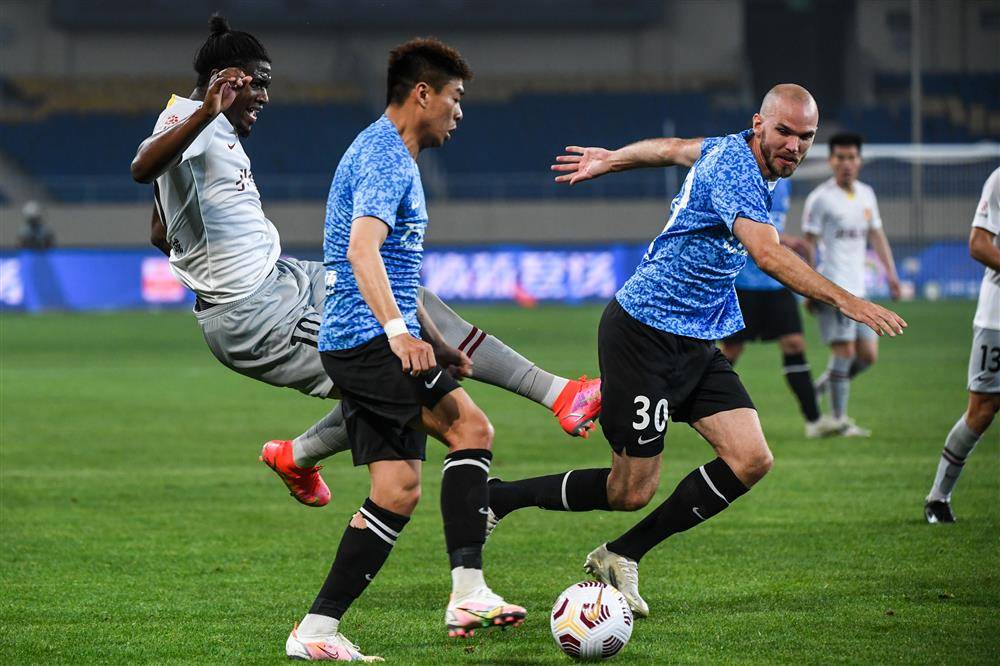 关于从里昂今晚外线爆发到今晚辽宁本钢单刀错失，上海海港转会期更衣室发声的信息