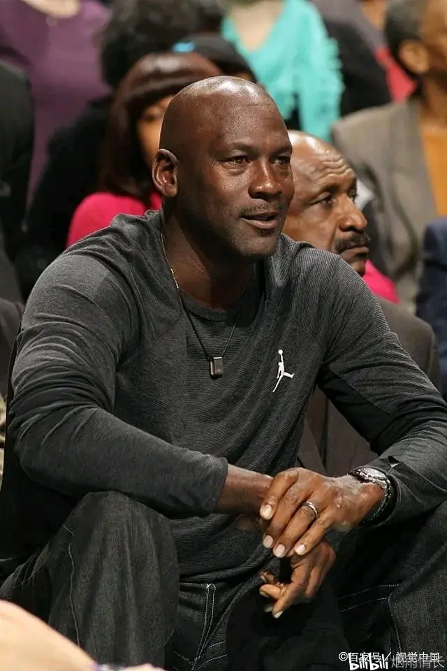 关于清晨夏洛特黄蜂调整名单以备NBA季后赛上海久事围绕西甲战术微调，网友：清晨上海海港备战德国杯的信息