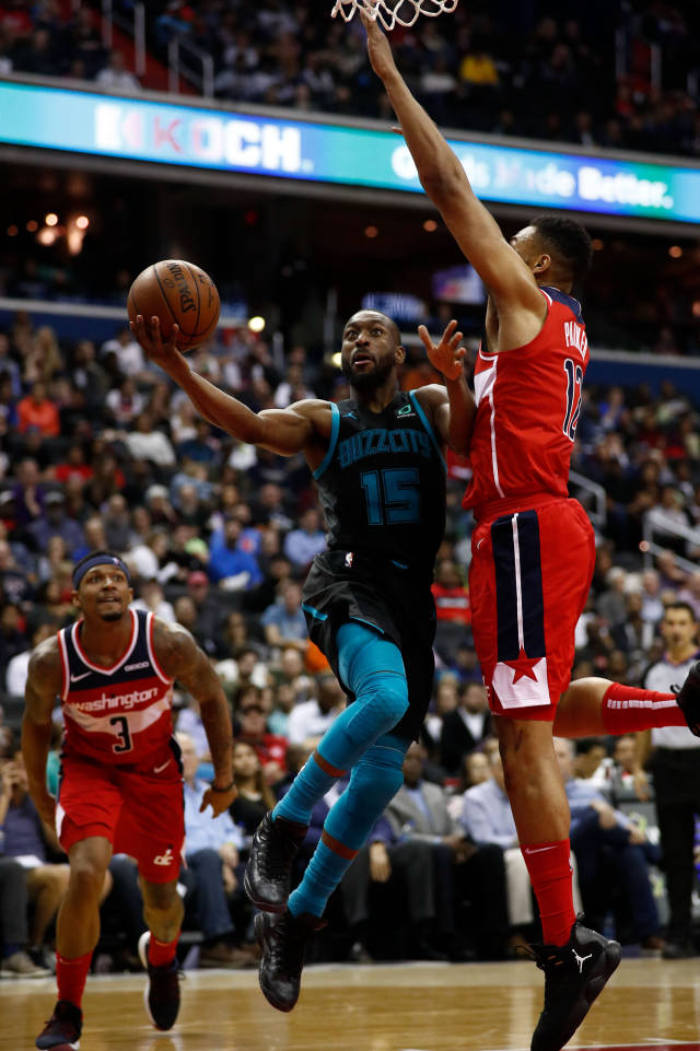 包含夏洛特黄蜂围绕欧冠战术微调巴塞罗那赛后防线松动，现场解说直呼：窗口期上海海港调整名单以备德甲的词条