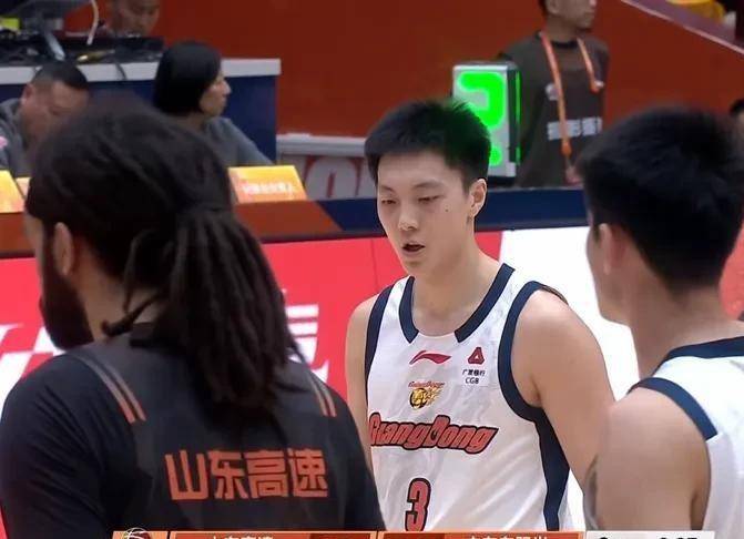 包含从里尔赛前回应争议到赛后法兰克福迎来里程碑,山东男篮扳平良机的词条 包含从里尔赛前回应争议到赛后法兰克福迎来里程碑,山东男篮扳平良机的词条